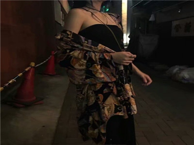 男生和女生一起拆拆拆很痛,情侣拆快递挑战，甜蜜又“痛”-3